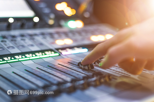 錄音室專業(yè)音樂制作與錄音工程師的職責