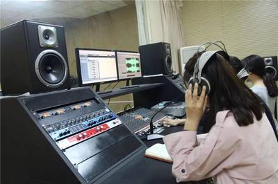 藝術(shù)與傳媒系專業(yè)解讀 視覺傳達設(shè)計、環(huán)境設(shè)計、播音與主持藝術(shù)、廣播電視編導(dǎo)